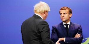 Emmanuel Macron dan Boris Johnson berseteru